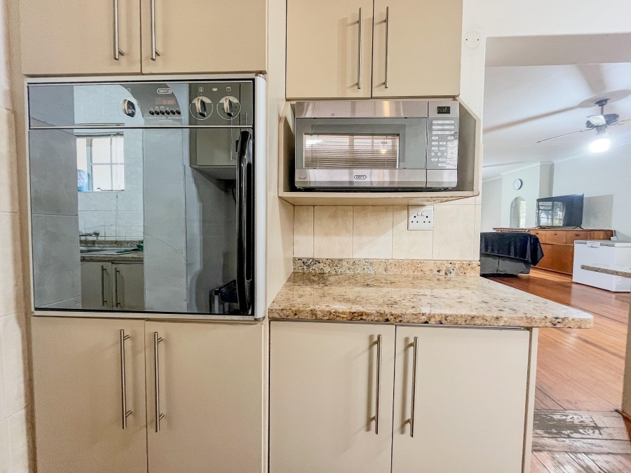 To Let 4 Bedroom Property for Rent in Pinelands Western Cape